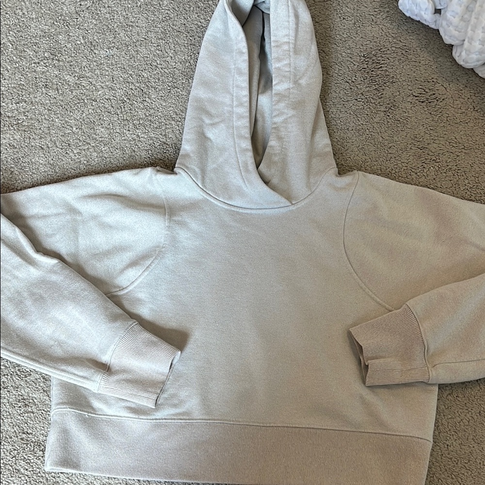 Lululemon Women's Cream cropped Hoodie